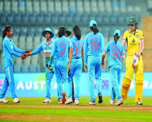 Phoebe, Ellyse help Australia women defeat India by six wickets