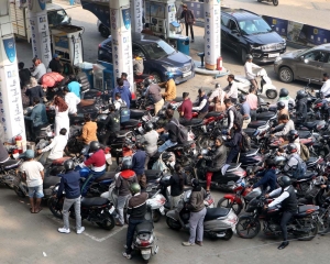 Truck drivers' protest: Long queues at petrol pumps in Mumbai, Nagpur amid fuel shortage fear