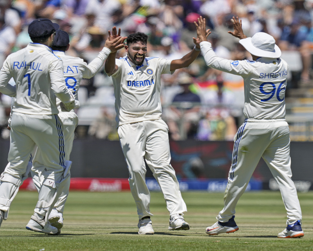 Siraj's 6/15 helps India bowl South Africa out for 55 at lunch on Day 1